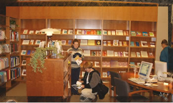 Mayo Clinic Cancer Resource Library (I'm the one kneeling) 